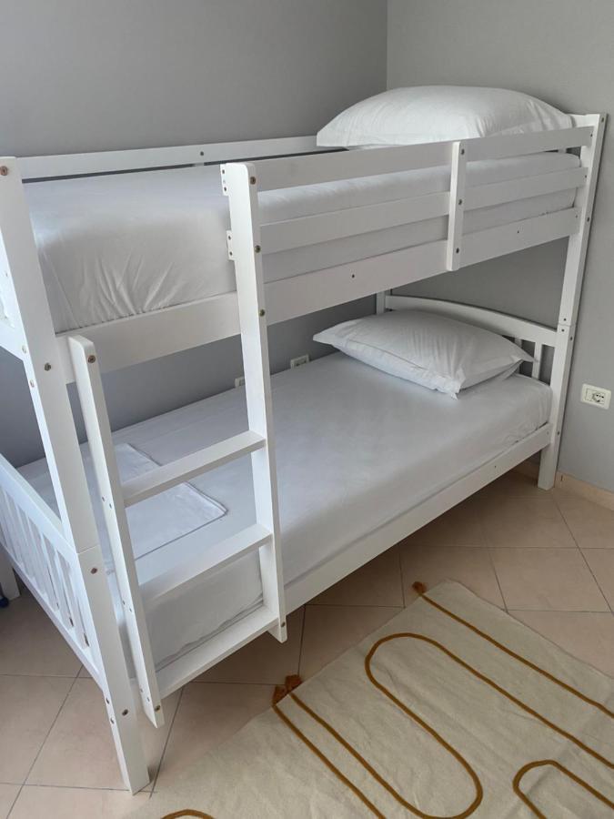 Cheerful 2-Bedroom Apartment In Golem Golem  Luaran gambar