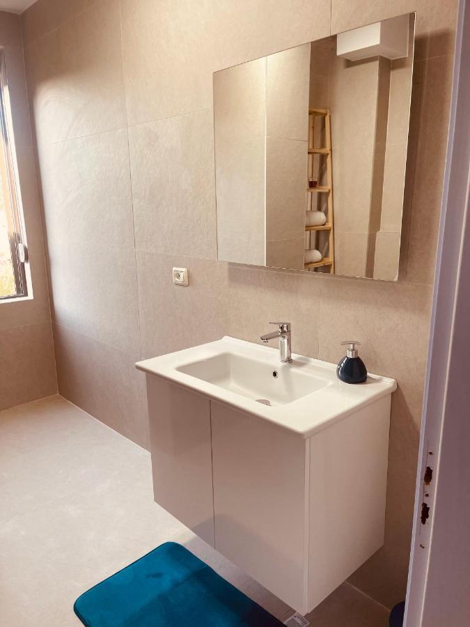 Cheerful 2-Bedroom Apartment In Golem Golem  Luaran gambar